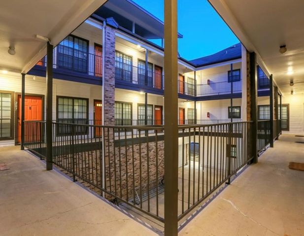 912 W 22nd ST 304, Austin, TX 78705