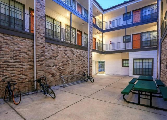 912 W 22nd ST 304, Austin, TX 78705