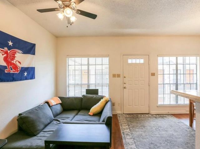 912 W 22nd ST 304, Austin, TX 78705
