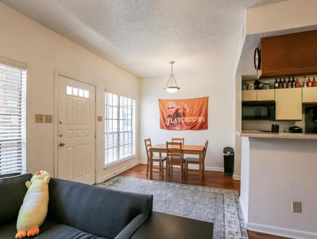 912 W 22nd ST 304, Austin, TX 78705