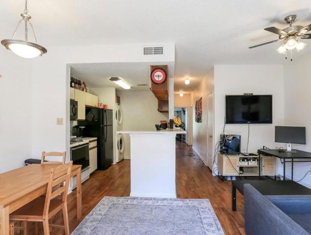 912 W 22nd ST 304, Austin, TX 78705