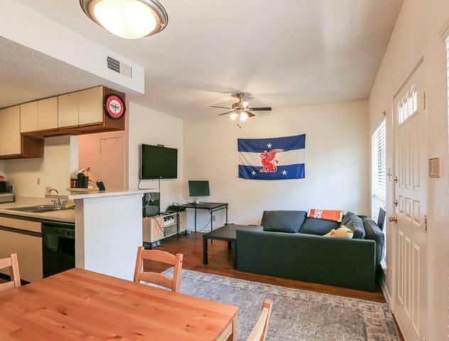 912 W 22nd ST 304, Austin, TX 78705