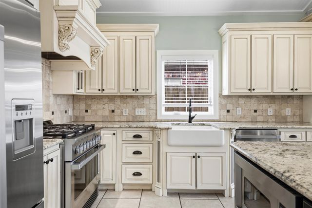 111 Kettle Ln, Houma, LA 70360