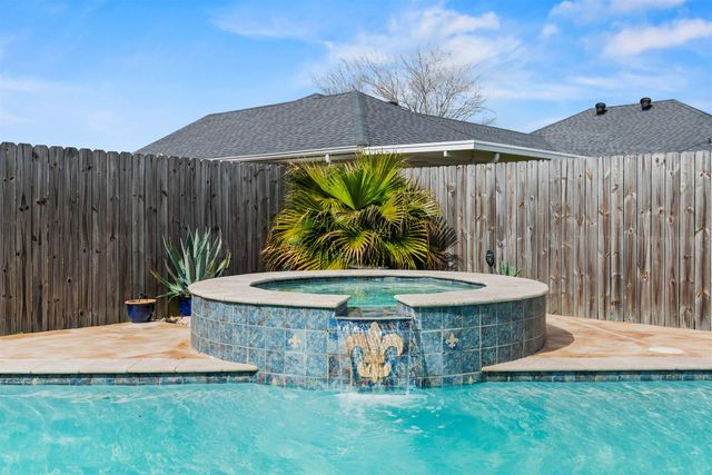 111 Kettle Ln, Houma, LA 70360