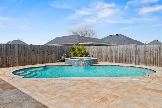 111 Kettle Ln, Houma, LA 70360