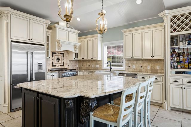 111 Kettle Ln, Houma, LA 70360