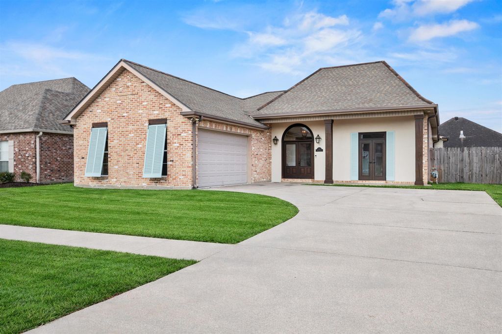 111 Kettle Ln, Houma, LA 70360