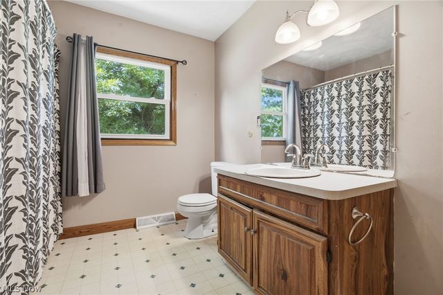 8694 Lansdale Avenue NW, North Canton, OH 44720