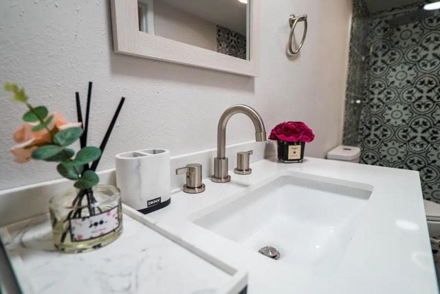 12216 NOREAST LAKE DRIVE, Tampa, FL 33612