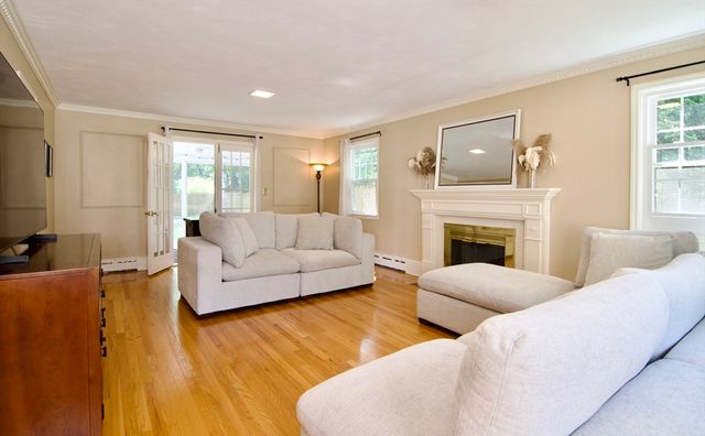 123 Whitmun Rd, Longmeadow, MA 01106