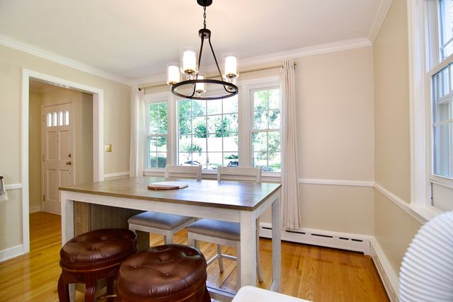 123 Whitmun Rd, Longmeadow, MA 01106