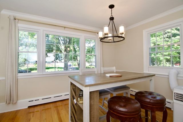 123 Whitmun Rd, Longmeadow, MA 01106