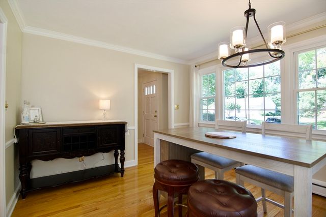 123 Whitmun Rd, Longmeadow, MA 01106
