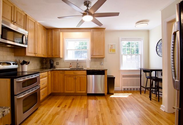 123 Whitmun Rd, Longmeadow, MA 01106