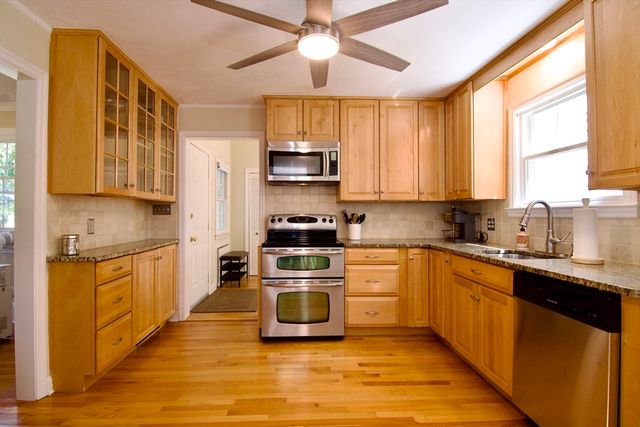 123 Whitmun Rd, Longmeadow, MA 01106