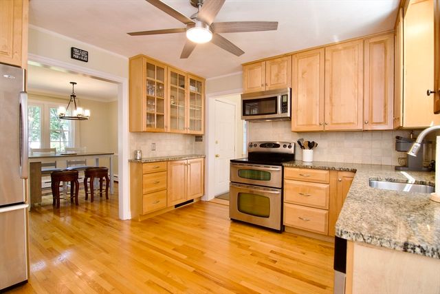 123 Whitmun Rd, Longmeadow, MA 01106