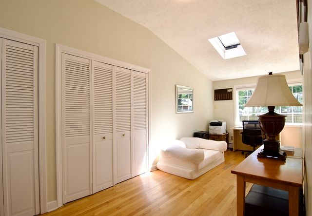 123 Whitmun Rd, Longmeadow, MA 01106