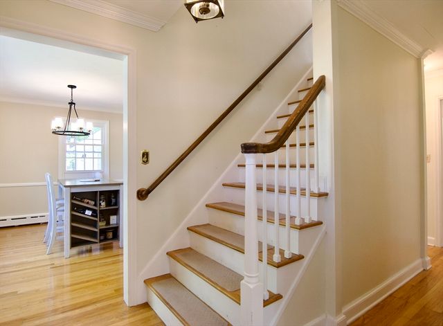 123 Whitmun Rd, Longmeadow, MA 01106