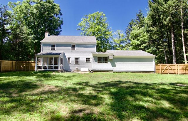 123 Whitmun Rd, Longmeadow, MA 01106