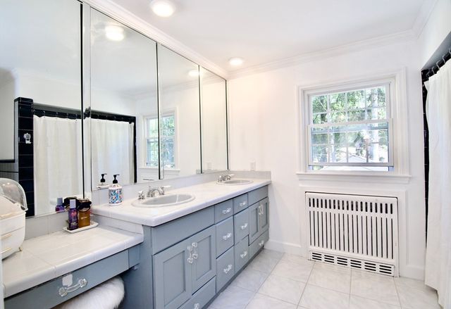 123 Whitmun Rd, Longmeadow, MA 01106