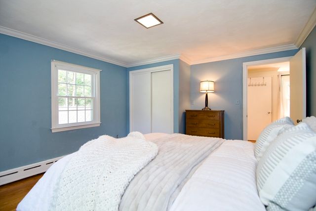 123 Whitmun Rd, Longmeadow, MA 01106