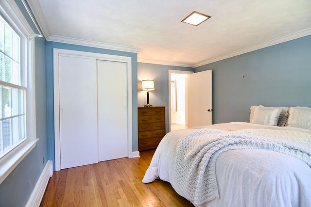 123 Whitmun Rd, Longmeadow, MA 01106