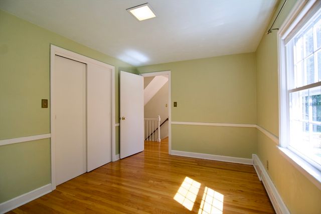 123 Whitmun Rd, Longmeadow, MA 01106