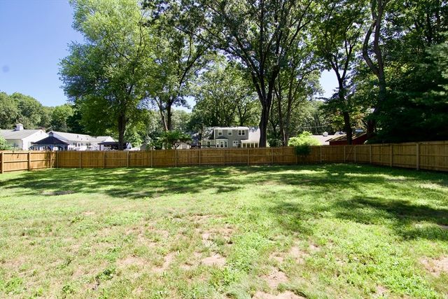 123 Whitmun Rd, Longmeadow, MA 01106