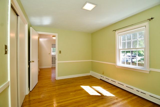 123 Whitmun Rd, Longmeadow, MA 01106