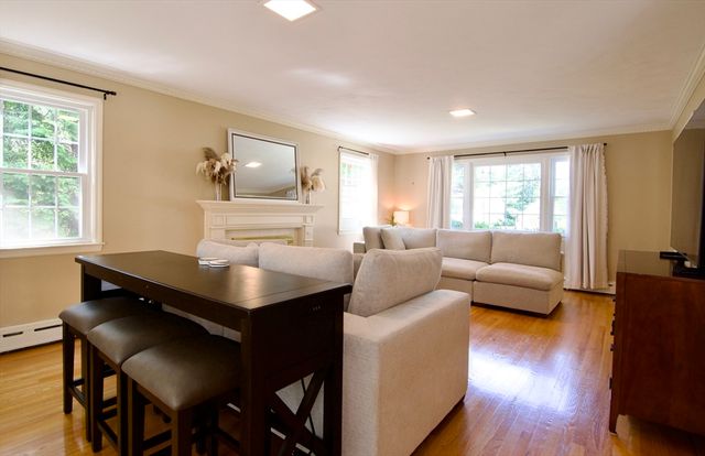 123 Whitmun Rd, Longmeadow, MA 01106