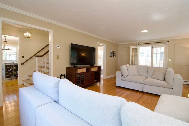 123 Whitmun Rd, Longmeadow, MA 01106