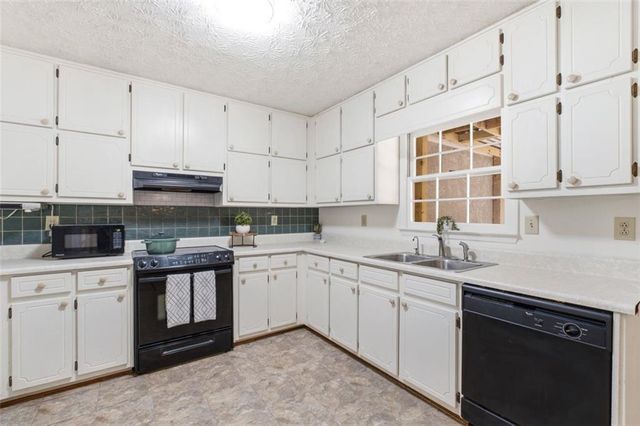 2160 Logan Drive, Jonesboro, GA 30236