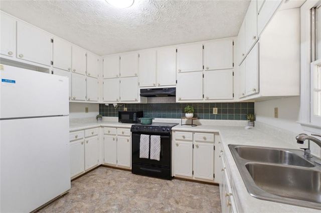 2160 Logan Drive, Jonesboro, GA 30236