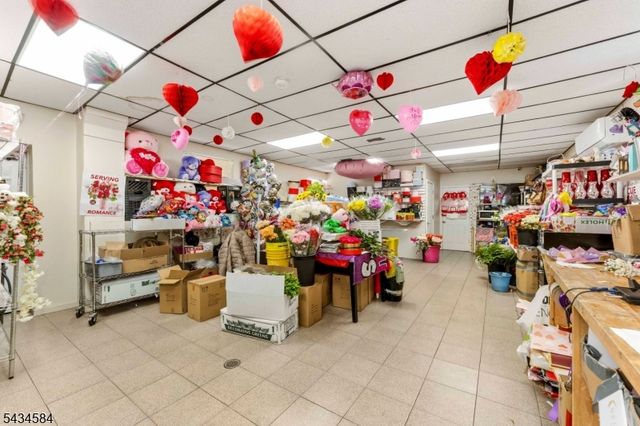 416 S 5Th St, Elizabeth City, NJ 07206