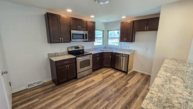 231 Prospect AVENUE, Pewaukee, WI 53072