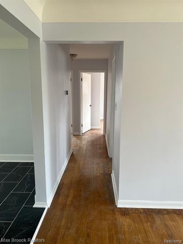 32850 Winnie Avenue, Warren, MI 48093