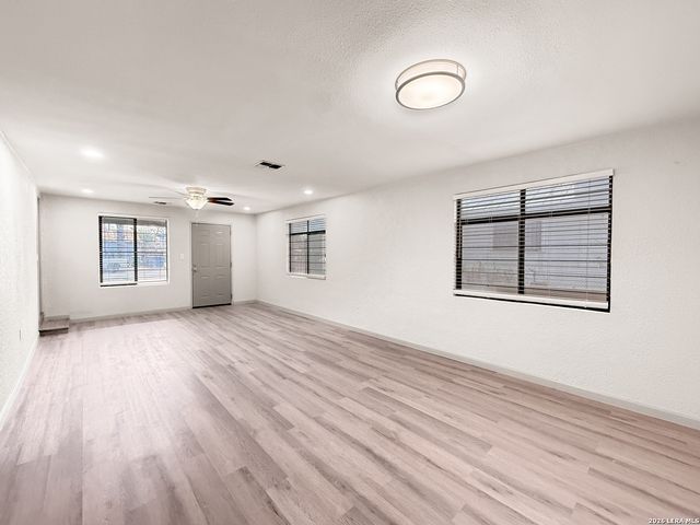 613 N Chupaderas, San Antonio, TX 78207