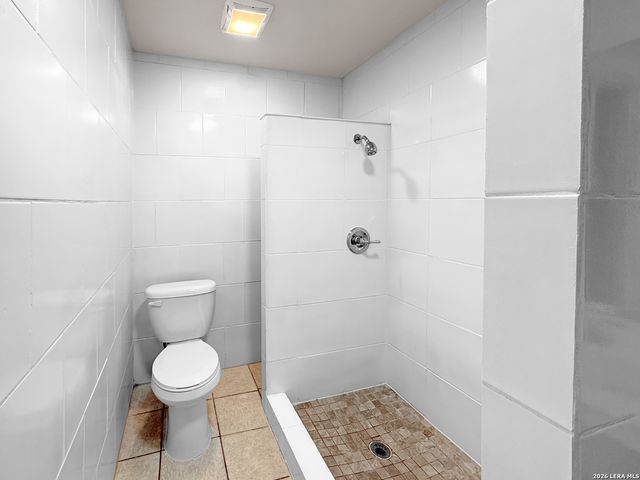 613 N Chupaderas, San Antonio, TX 78207