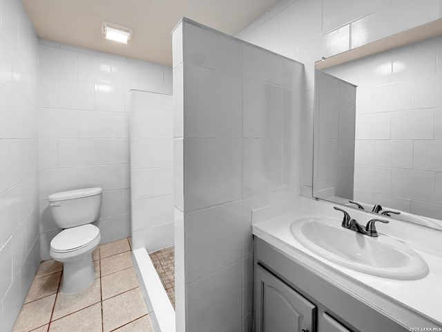 613 N Chupaderas, San Antonio, TX 78207