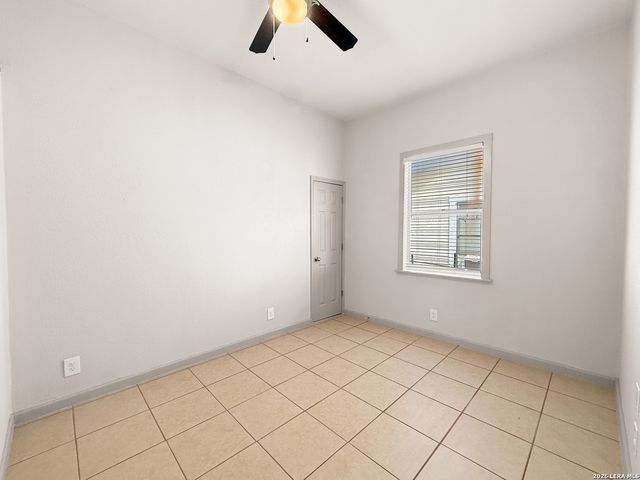 613 N Chupaderas, San Antonio, TX 78207