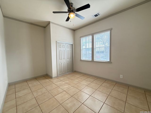 613 N Chupaderas, San Antonio, TX 78207