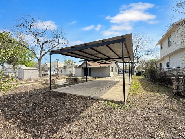 613 N Chupaderas, San Antonio, TX 78207