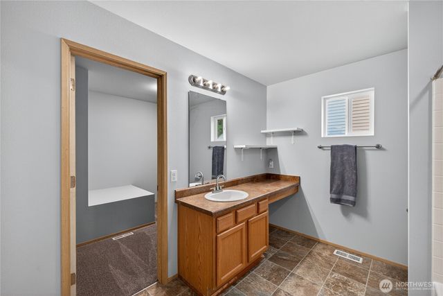 5670 Swift Creek Drive, Mount Vernon, WA 98273