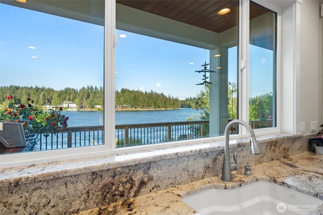 31 SE Skookum View Drive, Shelton, WA 98584