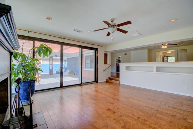 1724 CHACOMA Place SW, Albuquerque, NM 87104