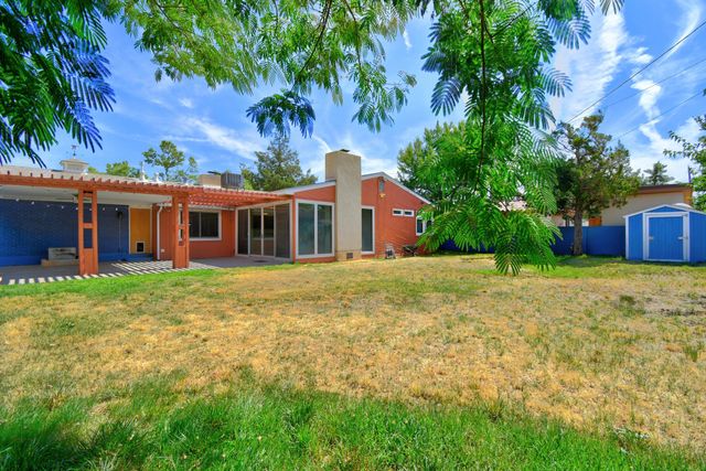 1724 CHACOMA Place SW, Albuquerque, NM 87104