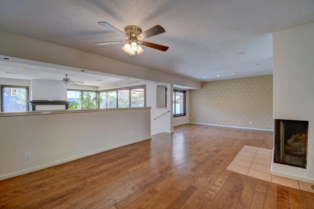 1724 CHACOMA Place SW, Albuquerque, NM 87104