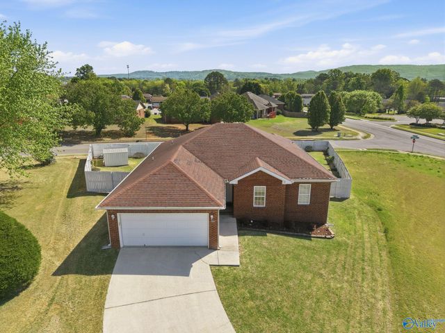 2502 Briarhurst Court NW, Huntsville, AL 35810