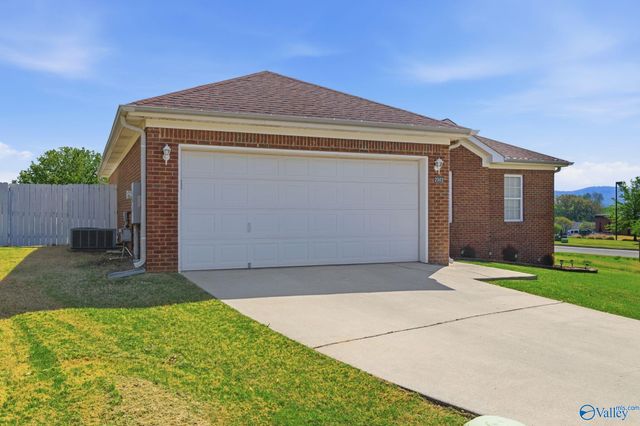 2502 Briarhurst Court NW, Huntsville, AL 35810