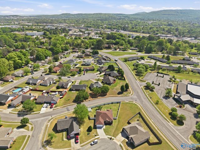 2502 Briarhurst Court NW, Huntsville, AL 35810